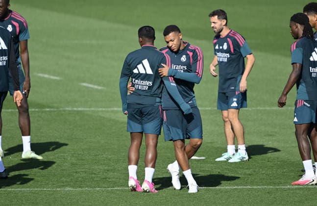 Real Madrid holds training session ahead of the LaLiga MADRID, SPAIN - SEPTEMBER 19: Kylian Mbappe (3rd R) and Endrick Felipe (2nd L) of Real Madrid take part in a training session ahead of the LaLiga Week 7 match against Atletico Madrid at the club s Ciudad Real Madrid training facilities in Valdebebas, Madrid, Spain, on September 19, 2026. Burak Akbulut Anadolu Madrid Spain. Editorial use only. Please get in touch for any other usage.  Copyright: x2026xAnadoluxBurakxAkbulutx