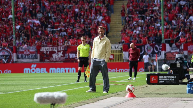 September 19, 2026, xrekx, Soccer, 2. Bundesliga, 1 FC Kaiserslautern vs. Eintracht Braunschweig, left: Lars Kornetka, Coach of Eintracht Braunschweig. DFL and DFB regulations prohibit any use of photographs as image sequences and or quasi-video. Kaiserslautern