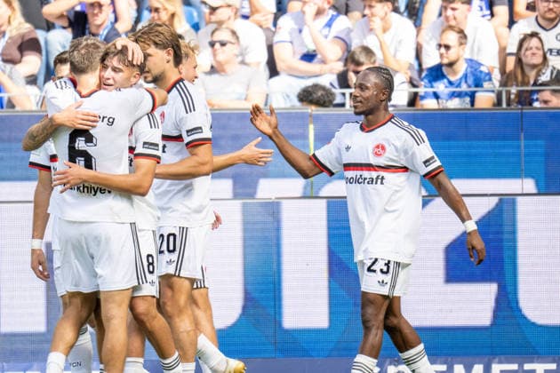 September 19, 2026, xdaymx, Soccer 2. Bundesliga, Karlsruher SC 1 FC Nürnberg: Goal celebration by goal scorer Mohamed Alì Zoma of FC Nürnberg after the 0–1 goal for Nürnberg with the team. DFL and DFB regulations prohibit any use of photographs as image sequences and or quasi-video. Karlsruhe
