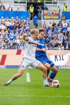 September 19, 2026, xdaymx, Soccer 2. Bundesliga, Karlsruher SC vs. 1. FC Nürnberg, photo by Piet Scobel: 1. FC Nürnberg in a tackle with Franke, Marcel Karlsruher SC DFL DFB REGULATIONS PROHIBIT ANY USE OF PHOTOGRAPHS AS IMAGE SEQUENCES AND OR QUASI-VIDEO Karlsruhe