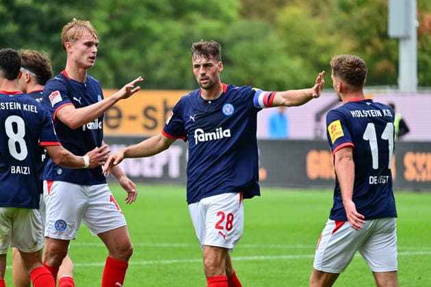 September 19, 2026, Soccer, Men s, 2nd Division Bundesliga, 2026–2027 Season, Holstein Kiel vs. VfL Osnabrück, Matchday 6, KSV, Holstein Stadium—Jonas Meffert, Kasper Davidsen (left), and Gyan de Regt (right) celebrate—Kiel, Holstein Stadium, Schleswig-Holstein, Germany