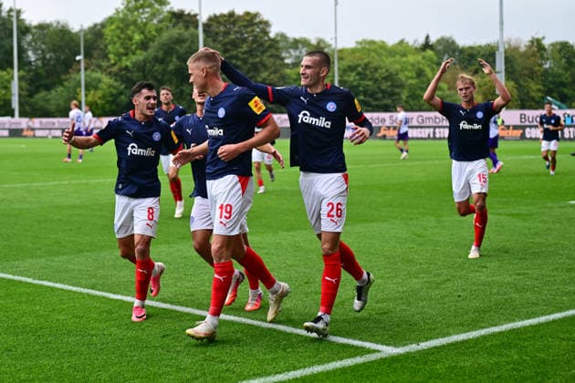 September 19, 2026, Soccer, Men s, 2nd Division Bundesliga, 2026–2027 Season, Holstein Kiel vs. VfL Osnabrück, Matchday 6, KSV, Holstein Stadium. Phil Harres scores the 1–0 goal, and Holstein Kiel celebrates after Gyan de Regt earned the penalty kick. Kiel, Holstein Stadium, Schleswig-Holstein, Germany