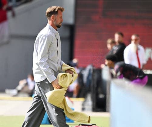 Soccer, 2. Bundesliga, 2026–27 Season, 1 FC Kaiserslautern, September 19, 2026, Fritz Walter Stadium, 1 FC Kaiserslautern (FCK) vs. Eintracht Braunschweig (BS), Coach Lars KORNETKA. Eintracht Braunschweig had to take off its yellow jersey. 1 1. FC Kaiserslautern