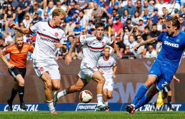 September 19, 2026 Soccer Season 2026–2027, Matchday 2, Bundesliga, Karlsruher SC (KSC) vs. 1. FC Nürnberg (FCN), Club Sports Photo by Zink DaMa xdaxmax. DFL regulations prohibit any use of photographs as image sequences and or quasi-video For editorial use only. Piet Scobel 19, 1 FC Nürnberg (FCN) passes to Javier Fernandez 8, 1 FC Nürnberg (FCN)