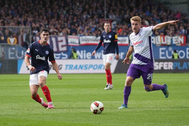 Soccer I Men s I 2026–2027 Season I 2. Bundesliga I Matchday 6 I Holstein Kiel vs. VfL Osnabrück I September 19, 2026 Guillermo Balzi (8), Holstein Kiel, takes a shot, and Fridolin Wagner (26), VfL Osnabrück alerts his teammates to it. Holstein Kiel Stadium, Schleswig-Holstein, Germany Copyright: xLobeca MaschaxHolmx