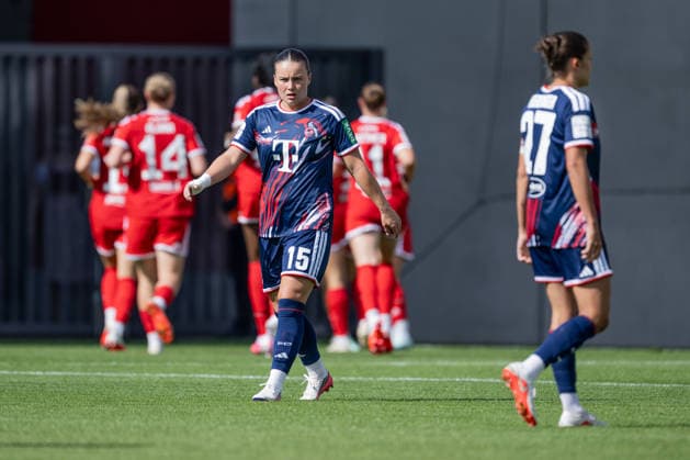 Amelie Bohnen of 1. FC Köln, 15, has had enough; just four minutes into the game, the Bayern fans in the background are already celebrating Jovana Damnjanovic’s goal to make it 1–0 for FC Bayern Munich Women, 09 GER, FC Bayern Munich Women vs. 1 FC Cologne, Soccer, Google Pixel Women’s Bundesliga, Matchday 5, 2026–2027 Season, September 19, 2026 DFL DFB regulations prohibit any use of photographs as image sequences and or quasi-video. Photo: HMB Media, Heike Feiner Copyright: HMBxMedia HeikexFeiner