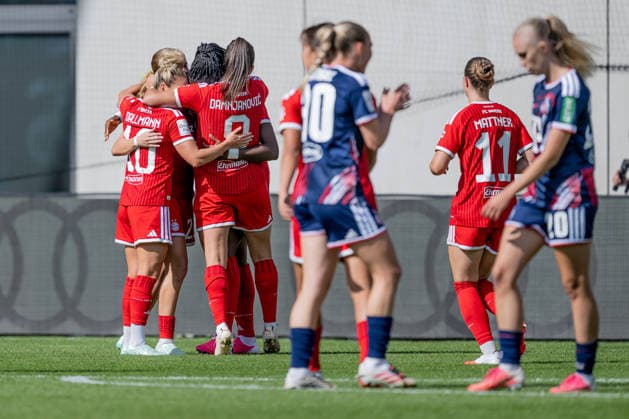 The Munich women celebrate with Edna Imade of FC Bayern Munich Women, 29, after her goal to make it 2–0 GER, FC Bayern Munich Women vs. 1. FC Köln, soccer, Google Pixel Women’s Bundesliga, Matchday 5, 2026–2027 season, September 19, 2026. DFL and DFB regulations prohibit any use of photographs as image sequences and or quasi-video. Photo: HMB Media, Heike Feiner Copyright: HMBxMedia HeikexFeiner
