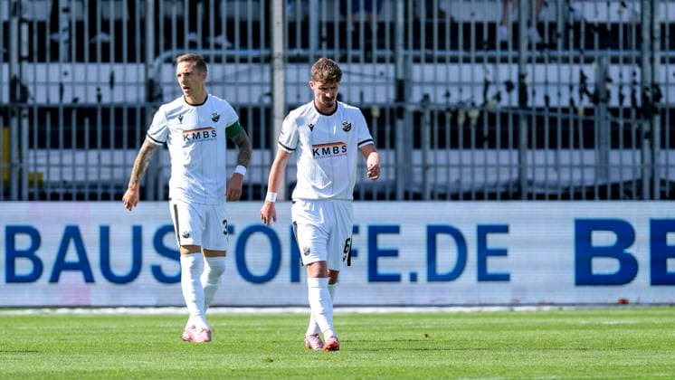 From left: Marco Kehl Gomez (SVS), 33, captain, Niklas Tarnat SVS, 6, player for SV Sandhausen SVS, looking disappointed, disappointment, frustration, pessimistic, after conceding the goal that tied the score at 1–1, action, game scene, September 19, 2026, Sandhausen, Germany, soccer, Regionalliga Südwest, SV Sandhausen vs. SSV Ulm 1846 xozx