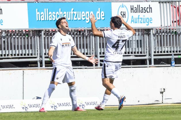 SV Sandhausen vs. SSV Ulm 1846 Soccer, Regionalliga Southwest, Matchday 8, Stadion am Hardtwald, Sandhausen, September 19, 2026—Celebration, cheers, and joy after the goal; Mert Tasdelen of SV Sandhausen scores the 1-0 goal, 11 (L) Arthur Lyska, SV Sandhausen, 1, Arianit Ferati, SV Sandhausen, 47 SV Sandhausen vs. SSV Ulm 1846 Soccer, Regionalliga Southwest, Matchday 8, Stadion am Hardtwald, Sandhausen, September 26, 2019 Photo by Lucca Fundel Sandhausen, Stadion am Hardtwald, Baden-Württemberg, Germany