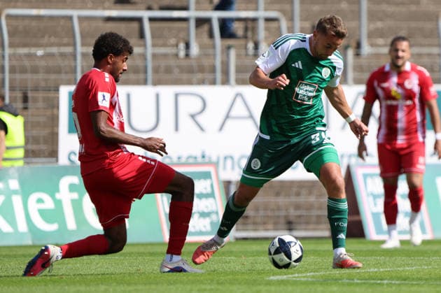 September 19, 2026, Soccer, Men s, Regionalliga Southwest, 2026–2027 Season, FC 08 Homburg vs. KSV Hessen Kassel, Tyron Malik and Kofi Duah (KSV Hessen Kassel), Julian Günther Schmidt (FC 08 Homburg), Homburg Waldstadion, Saarland, Germany (DEU) Copyright: xSebastianxBachx
