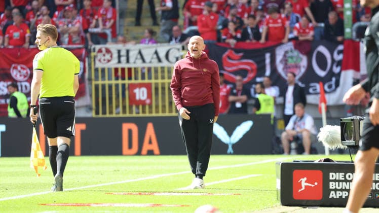 September 19, 2026, xrekx, Soccer, 2. Bundesliga, 1. FC Kaiserslautern vs. Eintracht Braunschweig; Torsten Lieberknecht, coach of 1. FC Kaiserslautern, looks disappointed, looks disappointed, dejected, disappointed DFL DFB REGULATIONS PROHIBIT ANY USE OF PHOTOGRAPHS as IMAGE SEQUENCES and or QUASI-VIDEO Kaiserslautern