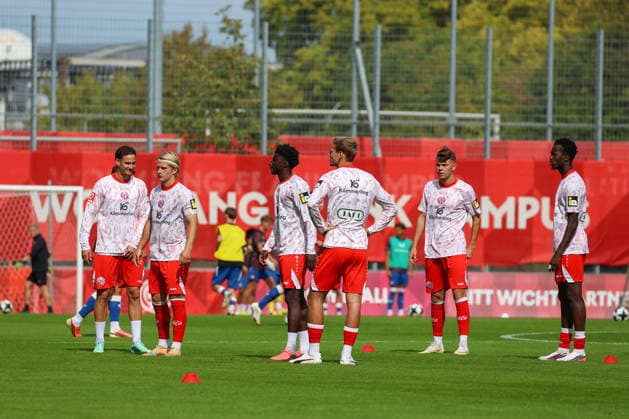 September 19, 2026, xusrbx, Regionalliga Southwest soccer, FSV Mainz 05 U23 vs. 1. FC Kaiserslautern II; from left: the Mainz 05 players, before the game, Mainz