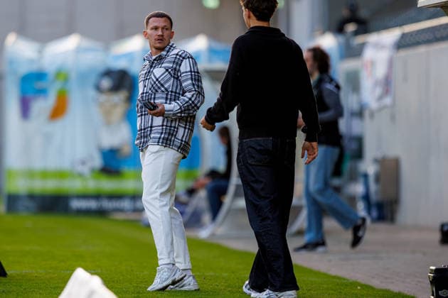 September 18, 2026, xkwix, Soccer, Regionalliga West, SV Rödinghausen vs. FC Gütersloh, Häcker Wiehenstadion, Matchday 9, 2026–2027 season: Phil Beckhoff of FC Gütersloh, 8, on the sidelines due to injury. DFB regulations prohibit any use of photographs as image sequences and or quasi-video. Photo: xKamilxWilkowskixPressefotoKochx, North Rhine-Westphalia, Germany