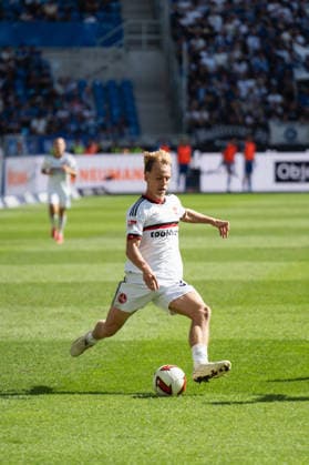 September 19, 2026, xjyhynx, Soccer 2. Bundesliga, Karlsruher SC vs. 1. FC Nürnberg, from left: cross by Tim Janisch 32, 1 FC Nürnberg DFL DFB REGULATIONS PROHIBIT ANY USE OF PHOTOGRAPHS AS IMAGE SEQUENCES AND OR QUASI-VIDEO Karlsruhe