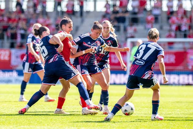 Amelie Bohnen 15 (Cologne), Jovana Damnjanovic 9 (Bayern), Laura Feiersinger 27 (Cologne) in action during the Google Pixel Women s Bundesliga match between FC Bayern Munich and 1. FC Köln on September 19, 2026, at the FC Bayern Campus in Munich, Bavaria, Germany