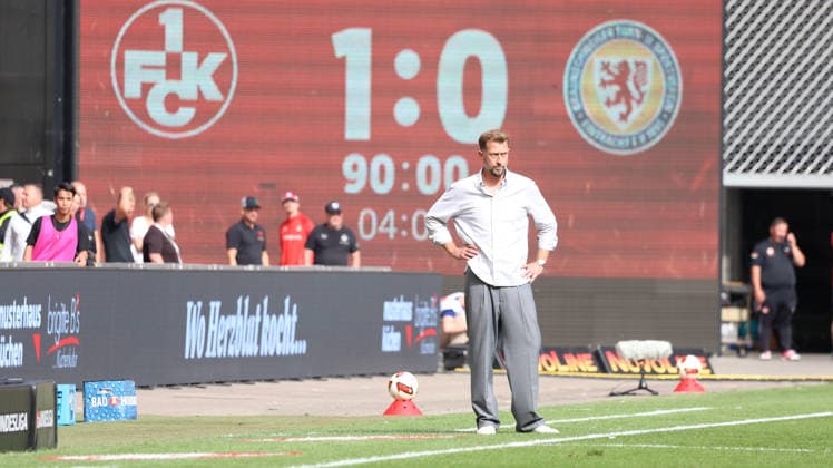 September 19, 2026, xrekx, Soccer, 2. Bundesliga, 1 FC Kaiserslautern vs. Eintracht Braunschweig, left: Lars Kornetka, coach of Eintracht Braunschweig, end of the match. DFL and DFB regulations prohibit any use of photographs as image sequences and or quasi-video. Kaiserslautern