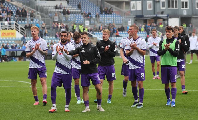 Daniel Kofi Kyereh (VfL Osnabrück), Patrick Kammerbauer (VfL Osnabrück), and the team celebrate the point in front of the fan section. Soccer, Men s, 2026–2027 Season, 2. Bundesliga, Holstein Stadium, Holstein Kiel vs. VfL Osnabrück, 1–1. DFL regulations prohibit any use of photographs as image sequences and or quasi-video.