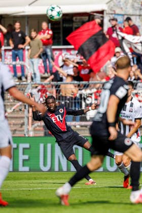 KOELN, GERMANY - SEPTEMBER 19, 2026: Yannick Tonye (Viktoria Köln, 7) shoots on the goal during the 3rd division match on gameday 7 between Viktoria Koeln vs. FC Ingolstadt at the Sportpark Hoehenberg on September 19, 2026 in Koeln, Germany. DFL REGULATIONS PROHIBIT ANY USE OF PHOTOGRAPHS AS IMAGE SEQUENCES AND OR QUASI-VIDEO. Nordrhein-Westfalen Germany Copyright: xAxelxKohringx