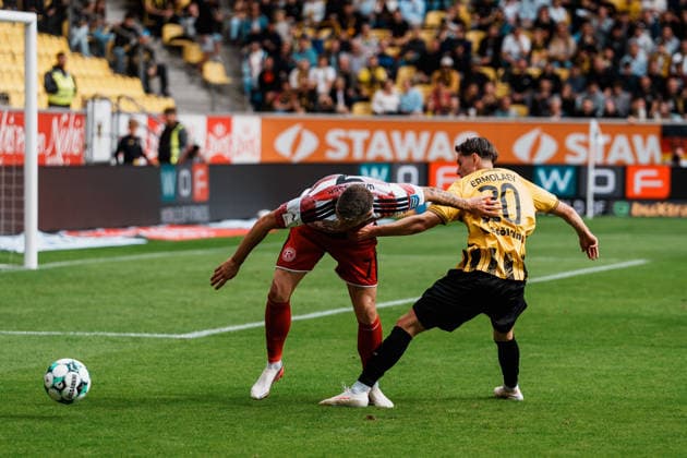 Germany Soccer 3rd Division 2026–2027, Matchday 7: Alemannia Aachen vs. Fortuna Düsseldorf at Tivoli Aachen—a duel, battle for the ball, head-to-head clash, attack, and tackle between Erik Wekesser of Fortuna Düsseldorf (No. 7) and Georg Ermolaev of Alemannia Aachen (No. 20) in Fortuna’s penalty area Copyright: xThiemoxRudolphx