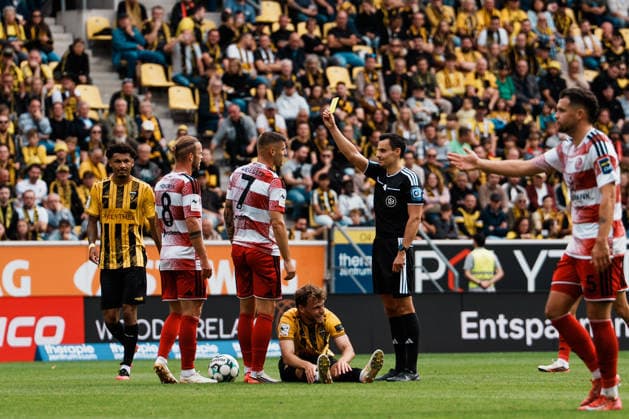 German Soccer 3rd Division 2026–2027, Matchday 7: Alemannia Aachen vs. Fortuna Düsseldorf at Tivoli Aachen—Warning, yellow card for Erik Wekesser of Fortuna Düsseldorf in the 7th minute for a foul on Mika Schroers of Alemannia Aachen in the 27th minute Copyright: xThiemoxRudolphx