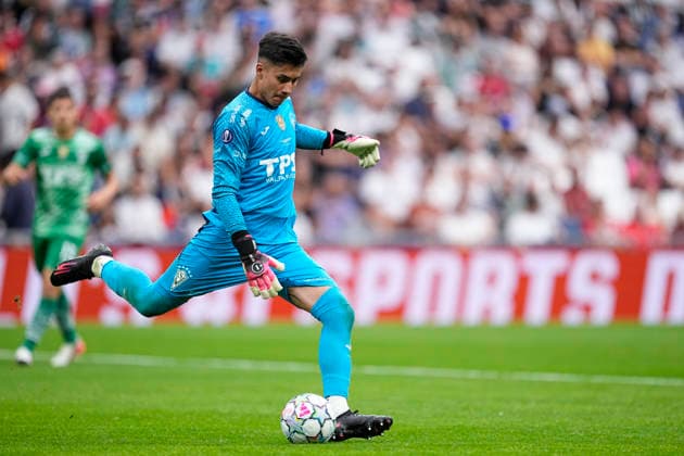 Futbol, Real Madrid vs Santiago Wanderers. Final Intercontinental Sub 20, 2026. El arquero de Santiago Wanderers Fabiano Avello es fotografiado durante la final intercontinental contra el Real Madrid realizada en el estadio Santiago Bernabeu de Madrid, Espana. 19 09 2026 AFP7 Photosport Football, Real Madrid vs Santiago Wanderers. 2026, U 20, Intercontinental Final. Santiago Wanderers goalkeeper Fabiano Avello is pictured during the 2026 U20 Intercontinental Final match against Real Madrid at the Santiago Bernabeu in Madrid, Spain. 19 09 2026 AFP7 Photosport Real Madrid vs Santiago Wanderers, final intercontinental sub 20, 2026 