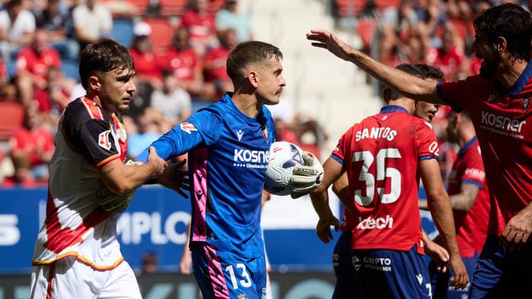 LaLiga EA Sports 2026-27 CA Osasuna vs. Rayo Vallecano Andrei Ratiu 2 (RAY), Aitor Fernandez 13 (OSA), Unai Santos 35 OSA and Alejandro Catena 24 OSA R during the LaLiga EA Sports soccer match between CA Osasuna and Rayo Vallecano played at El Sadar Stadium in Pamplona, Spain, on September 19, 2026. Credit: Inigo Alzugaray, Agencia LOF, Pamplona. LaLiga EASports 2026–27 CA Osasuna vs. Rayo Vallecano Copyright: xINIGOxALZUGARAYx