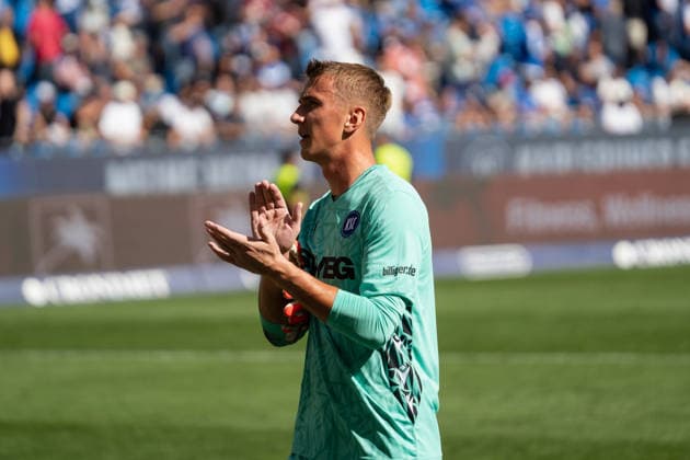 September 19, 2026, xjyhynx, Soccer 2. Bundesliga, Karlsruher SC 1 FC Nürnberg, from left: Hans Christian Bernat 1, Karlsruher SC claps for the fans after the loss DFL DFB REGULATIONS PROHIBIT ANY USE OF PHOTOGRAPHS as IMAGE SEQUENCES and or QUASI-VIDEO Karlsruhe
