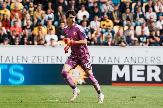German Soccer 3rd Division 2026–2027, Matchday 7: Alemannia Aachen vs. Fortuna Düsseldorf at Tivoli Aachen; Louis Lord of Fortuna Düsseldorf; 22 players watching the ball Copyright: xThiemoxRudolphx