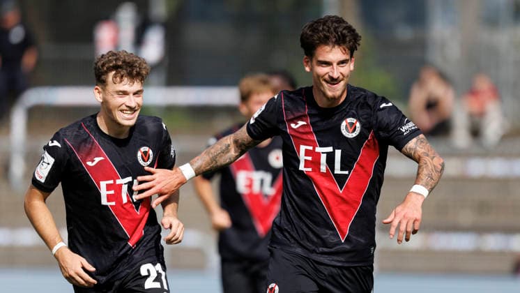 KOELN, GERMANY - SEPTEMBER 19, 2026: Niklas Castelle (Viktoria Köln, 44) celebrates his goal—making it 1–0 together with his teammates during the 3rd division match on gameday 7 between Viktoria Koeln vs. FC Ingolstadt at the Sportpark Hoehenberg on September 19, 2026 in Koeln, Germany. DFL REGULATIONS PROHIBIT ANY USE OF PHOTOGRAPHS AS IMAGE SEQUENCES AND OR QUASI-VIDEO. Nordrhein-Westfalen Germany Copyright: xAxelxKohringx