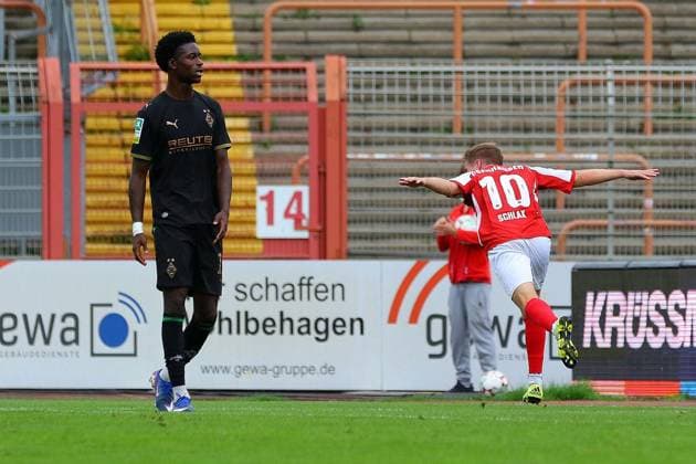 Regionalliga West Rot-Weiß Oberhausen Borussia Mönchengladbach II ** FOR EDITORIAL USE ONLY ** EDITORIAL USE ONLY ** p Luca Schlax celebrates his goal to make it 2–0 RWO Borussia Mönchengladbach II Location: Oberhausen, Niederrhein Stadium Date: September 19, 2026 Germany, North Rhine-Westphalia, Oberhausen Copyright MichaxKorb Copyright: MichaxKorb doc87o4r3xvzzsmgt1bh25 ,EDITORIAL USE ONLY Copyright: MichaxKorb