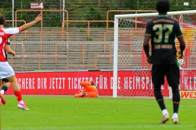 Regionalliga West Rot Weiß Oberhausen Borussia Mönchengladbach II ** FOR EDITORIAL USE ONLY ** EDITORIAL USE ONLY ** p Timur Kesim scores the 1–0 goal with a header RWO Borussia Mönchengladbach II Location: Oberhausen, Niederrhein Stadium Date: September 19, 2026 Germany, North Rhine-Westphalia, Oberhausen Copyright MichaxKorb Copyright: MichaxKorb doc87o4r29b0opvs2hoh87 ,EDITORIAL USE ONLY Copyright: MichaxKorb