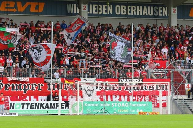 Regionalliga West Rot Weiß Oberhausen Borussia Mönchengladbach II ** FOR EDITORIAL USE ONLY ** EDITORIAL USE ONLY ** p RWO Fans RWO Borussia Mönchengladbach II Location: Oberhausen, Niederrhein Stadium Date: September 19, 2026 Germany, North Rhine-Westphalia, Oberhausen Copyright MichaxKorb Copyright: MichaxKorb doc87o4r3ki0ybt9b9qh1n ,EDITORIAL USE ONLY Copyright: MichaxKorb