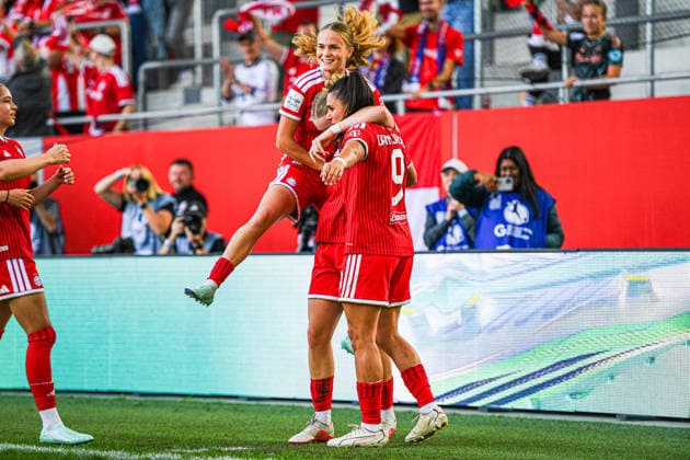 September 19, 2026, Munich, Germany Google Pixel Women s Bundesliga: FC Bayern Munich Women vs. 1. FC Köln Women at the FC Bayern Campus; Alara Sehitler of FC Bayern Munich Women scores a penalty kick and celebrates with Jovana Damnjanovic; FC Bayern Munich Women and Sophie Proost of FC Bayern Munich Women