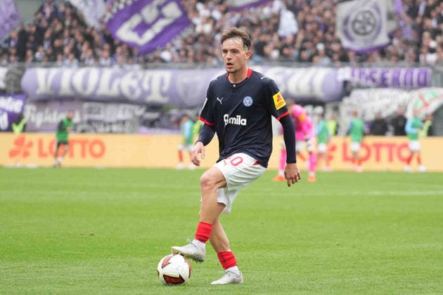 Soccer I Men s I 2026–2027 Season I 2. Bundesliga I Matchday 6 I Holstein Kiel vs. VfL Osnabrück I September 19, 2026 Leon Parduzi 40, Holstein Kiel is on the ball Kiel Holstein Stadium Schleswig-Holstein, Germany Copyright: xLobeca MaschaxHolmx