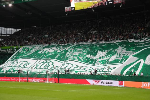 September 26, 19, GER, Soccer, 1st Division Men, Matchday 4, 2026–2027 Season, SV Werder Bremen vs. FC Augsburg; choreography featuring a stadium-wide display at kickoff: SV Werder Bremen Ultras Never Die, Jörn Forever, Bremen, Weserstadion, Bremen, Germany Copyright: xnordphotoxGmbHx xTauchnitzx
