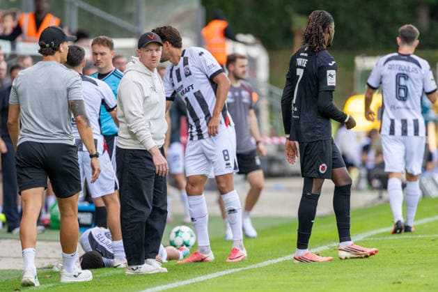 Marian Wilhelm of Viktoria Köln, the coach, looks around; Fredrik Carlsen of FC Ingolstadt 04, 08, Yannick Tonye, Viktoria Köln, 07; FC Viktoria Köln vs. FC Ingolstadt 04, Soccer, 3rd Division, Matchday 7, 2026–27 Season, September 19, 2026, DFL regulations prohibit any use of photographs as image sequences and or quasi-video; FC Viktoria Köln vs. FC Ingolstadt 04, soccer, 3. Liga, Matchday 7, 2026–27 season, September 19, 2026, Cologne Copyright: xEibner-Pressefoto LukasxBaldygax EP_LBA
