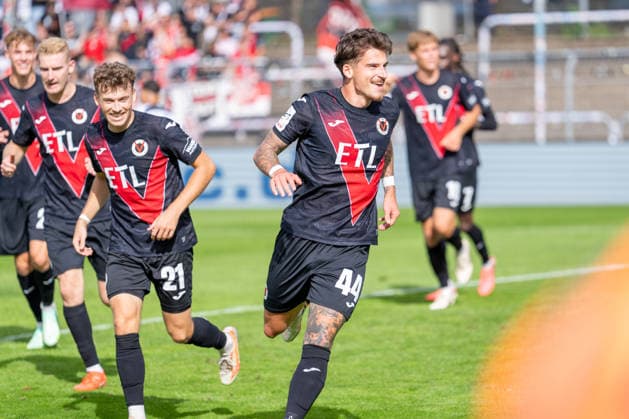 Meiko Sponsel (Viktoria Cologne), 19, Lucas Wolf (Viktoria Cologne), 21, and Niklas Castelle (Viktoria Cologne), 44—scorer of the 1-0 goal—run to celebrate; goal celebration, emotions; FC Viktoria Cologne vs. FC Ingolstadt 04, soccer, 3rd Division, Matchday 7, 2026–27 season, September 19, 2026, DFL REGULATIONS PROHIBIT ANY USE OF PHOTOGRAPHS AS IMAGE SEQUENCES AND OR QUASI-VIDEO. FC Viktoria Köln vs. FC Ingolstadt 04, soccer, 3rd Division, Matchday 7, 2026–27 season, September 19, 2026, Cologne Copyright: xEibner-Pressefoto LukasxBaldygax EP_LBA