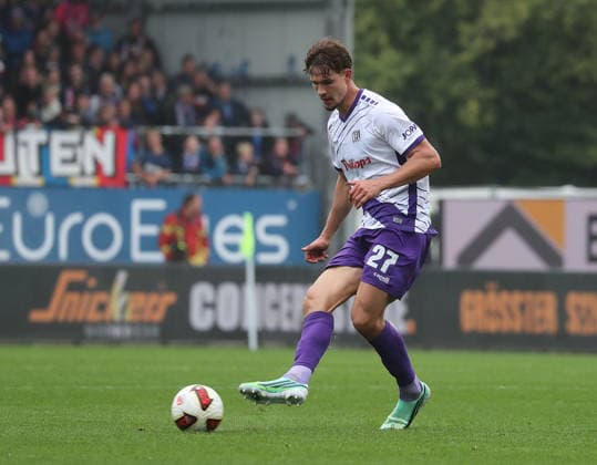 Robin Fabinski, VfL Osnabrück Soccer, Men s Team, 2026–2027 Season, 2. Bundesliga, Holstein Stadium, Holstein Kiel vs. VfL Osnabrück, 1–1. DFL regulations prohibit any use of photographs as image sequences and or quasi-video.