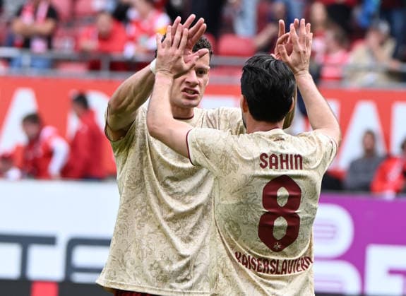 Soccer, 2. Bundesliga, 2026–27 Season, September 19, 2026, Fritz Walter Stadium, 1. FC Kaiserslautern vs. Eintracht Braunschweig, 1–0, Celebrations after the final whistle, Goal scorer: Erencan YARDIMCI 1 FC Kaiserslautern, left, and Semih SAHIN 1 FC Kaiserslautern 1 FC Kaiserslautern