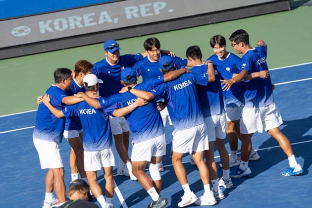 September 19, 2026, Seoul, Seoul, South Korea: South Korean players celebrate together after securing their qualification for the Final 8 of the 2026 Davis Cup at the Olympic Tennis Center. 2026 Davis Cup Qualifier: Republic Of Korea Vs. India Ã¢â‚¬ Day 2  - ZUMAm346 0867270498st Copyright: xSuhxJeenxMoonx