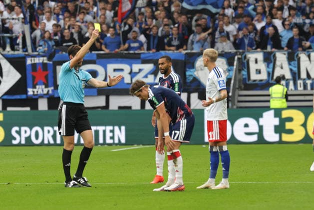 September 19, 2026 xfsx Soccer 1. Bundesliga Hamburger Sportverein 1 FC Cologne v l Albert Groenbaek, Hamburger SV, No. 11, receives a yellow card. DFL and DFB regulations prohibit any use of photographs as image sequences and or quasi-video. Copyright: HMBxMedia FernandoxSoares