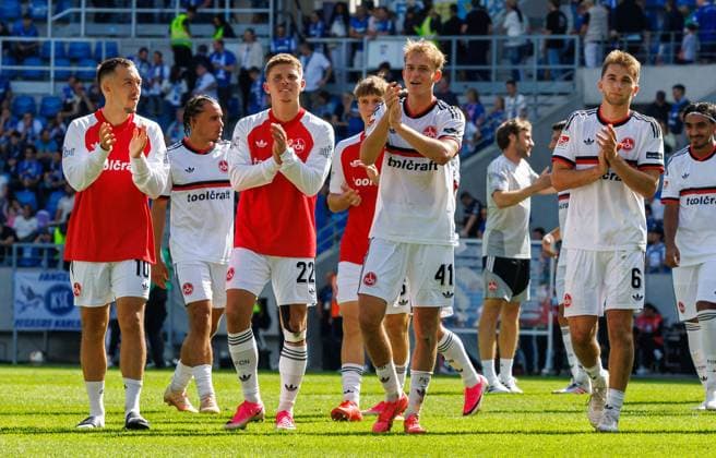 September 19, 2026 Soccer Season 2026–2027 Matchday 2 Bundesliga Karlsruher SC (KSC) vs. 1. FC Nürnberg (FCN) Club Sports Photo Zink DaMa xdaxmax DFL regulations prohibit any use of photographs as image sequences and or quasi-video For editorial use only. Celebrations and joy after the final whistle: Julian Justvan 10, 1 FC Nürnberg (FCN); Finn Ole Becker 22, 1 FC Nürnberg (FCN); Eric Porstner 41, 1 FC Nürnberg (FCN); Adam Markhiev 6, 1 FC Nürnberg (FCN)