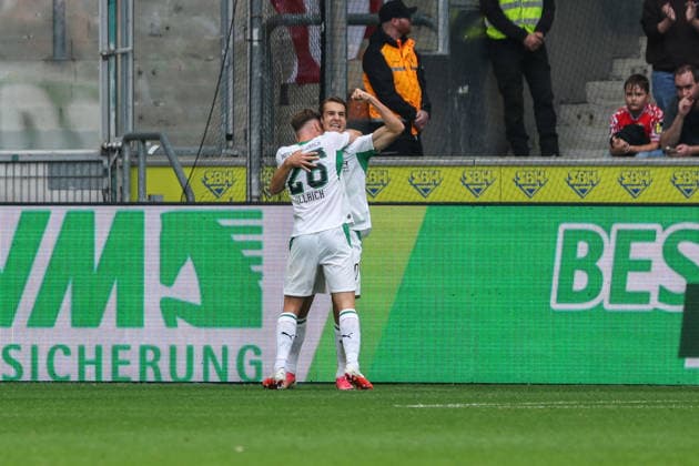 Soccer, Bundesliga 1, Matchday 4: Borussia Mönchengladbach 1, FSV Mainz 05 on September 19, 2026, at Ista Borussia Park in Mönchengladbach. Celebrations following the 1–0 goal by Florian Neuhaus of Mönchengladbach. DFL regulations prohibit any use of photographs as image sequences and or quasi-video xJRx