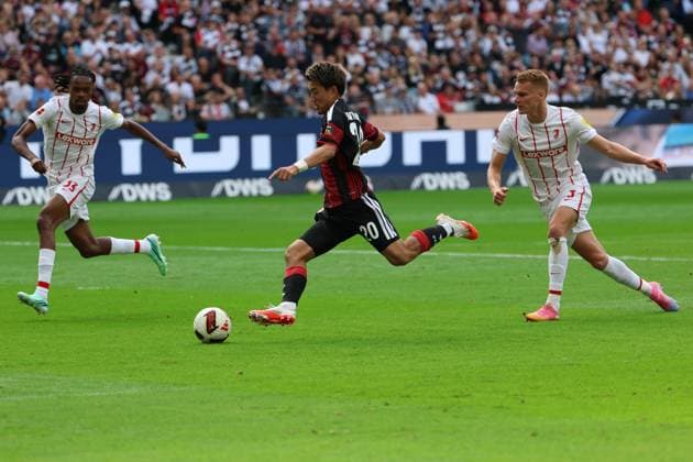 Assist for the 1-0 goal by Ritus Doan (Eintracht Frankfurt, No. 20) to Younes Ebnoutalib (Eintracht Frankfurt, No. 11), scene from the 1-0 goal, Eintracht Frankfurt vs. SC Freiburg, Bundesliga, BL, 2026–2027 season, Match 4, September 19, 2026, Frankfurt, Deutsche Bank Park, Germany