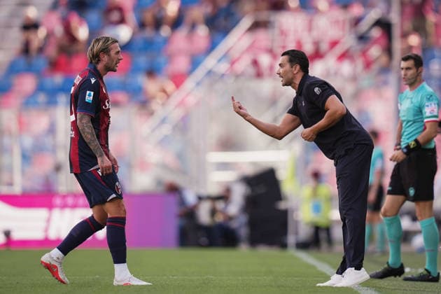 Bologna s head coach Raffaele Palladino shouts instructions to BolognaÕs Federico Bernardeschi during the Serie A soccer match between Bologna and Torino at the Renato DallÕAra Stadium in Bologna, north Italy - Saturday, September 19, 2026 -  Copyright: xMassimoxPaolone LaPressex