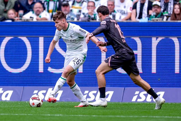 September 19, 2026, Soccer, Borussia Mönchengladbach 1 FSV Mainz 05, 1 Bundesliga, Matchday 4, Ista Borussia Park, 2026–27 season: Lukas Ullrich (Borussia Mönchengladbach, 26) in a tackle against Anthony Caci (FSV Mainz 05, 19). DFB regulations prohibit any use of photographs as image sequences and or quasi-video. North Rhine-Westphalia, Germany