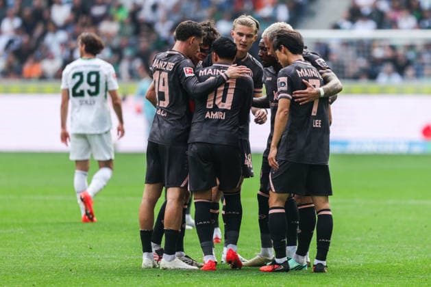 Soccer, Bundesliga 1, Matchday 4: Borussia Mönchengladbach 1, FSV Mainz 05 on September 19, 2026, at Ista Borussia Park in Mönchengladbach. Celebrations following the 1-1 goal by Phillip Tietz of Mainz. DFL regulations prohibit any use of photographs as image sequences and or quasi-video xJRx