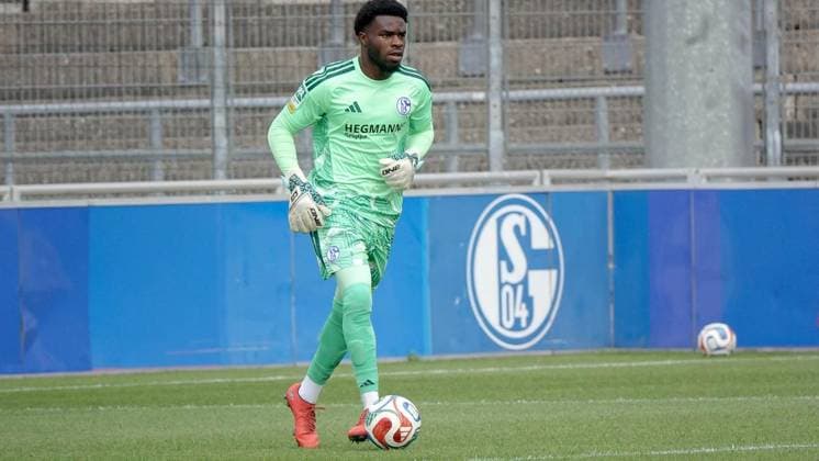 Regional League soccer match between FC Schalke 04 U23 and VfL Lotte ** FOR EDITORIAL PURPOSES ONLY ** EDITORIAL USE ONLY ** p FC goalkeeper Faaris Yusufu on Saturday, September 19, 2026, in the Regional League soccer match between FC Schalke 04 U23 (in blue) and VfL Lotte at the Parkstadion in Gelsenkirchen, Germany (North Rhine-Westphalia), Gelsenkirchen. Copyright MichaelxKorte Copyright: MichaelxKorte doc87o56si0h1v14b2nqpc0 ,EDITORIAL USE ONLY Copyright: MichaelxKorte