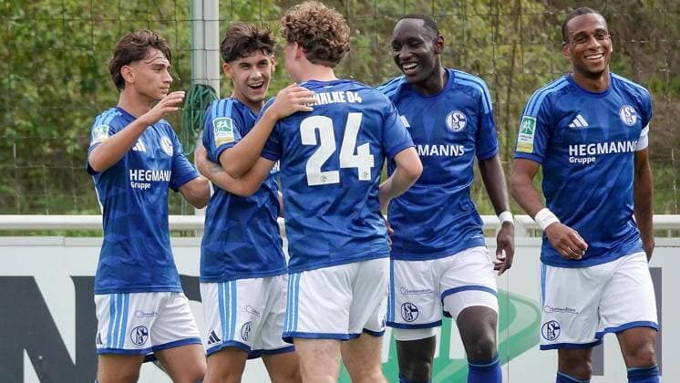 Regional League soccer match: FC Schalke 04 U23 vs. VfL Lotte ** FOR EDITORIAL PURPOSES ONLY ** EDITORIAL USE ONLY ** p FC Schalke 04 U23 player Jonas Zgorecki (center) celebrates on Saturday, September 19, 2026, during the Regional League soccer match between FC Schalke 04 U23 (in blue) and VfL Lotte at the Parkstadion in Gelsenkirchen, celebrating his goal that made the score 1–0. Germany, North Rhine-Westphalia, Gelsenkirchen. Copyright MichaelxKorte Copyright: MichaelxKorte doc87o56t1as9wbhcivh1n ,EDITORIAL USE ONLY Copyright: MichaelxKorte