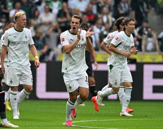 September 19, 2026, Mönchengladbach Soccer, Men s, 2026–2027 Season, Borussia Mönchengladbach vs. 1. FSV Mainz 05: Goal celebration by scorer Florian Neuhaus; Gladbach cheers on his teammates after his goal to make it 1–0. DFL regulations prohibit any use of photographs as image sequences and or quasi-video. Borussia Park, North Rhine-Westphalia, Germany